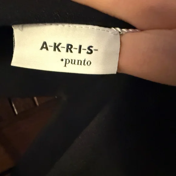 Akris Punto Black V-Neck Sleeveless Top - Picture 5 of 7